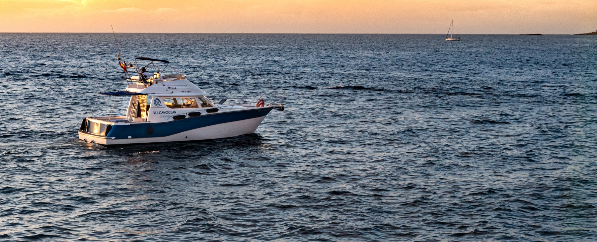 barco charter navegando en Tenerife